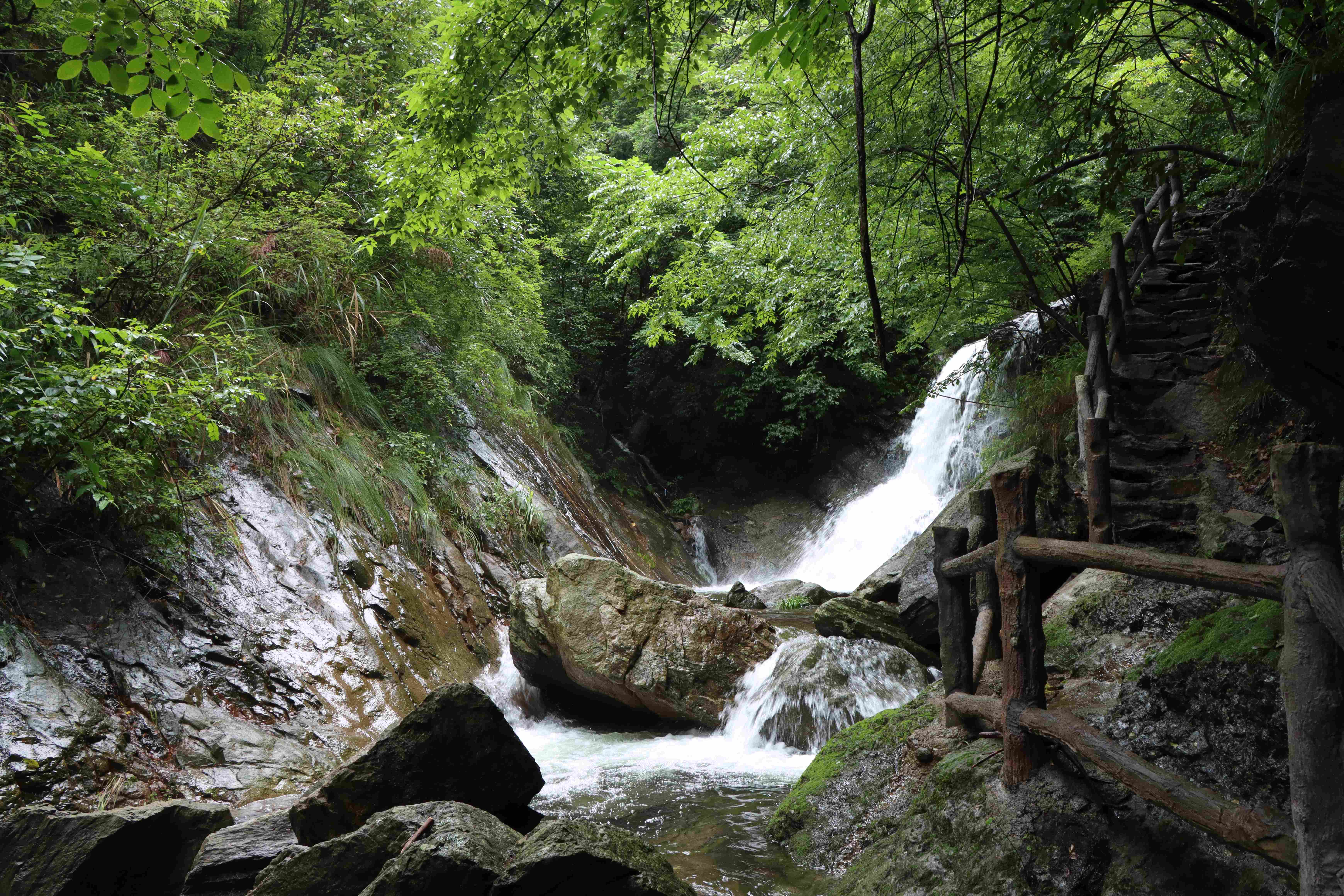 山间小溪