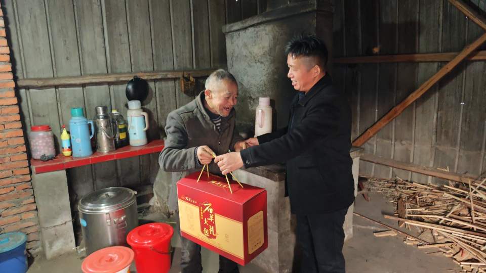 慰问五保户